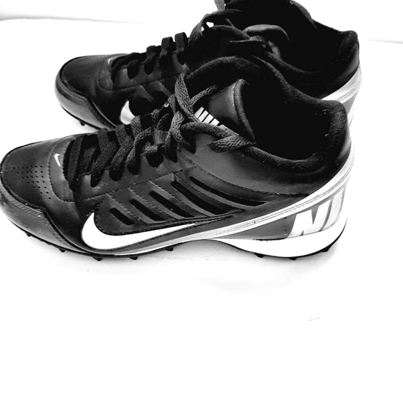 Nike Shoes - Picture 2 of 6